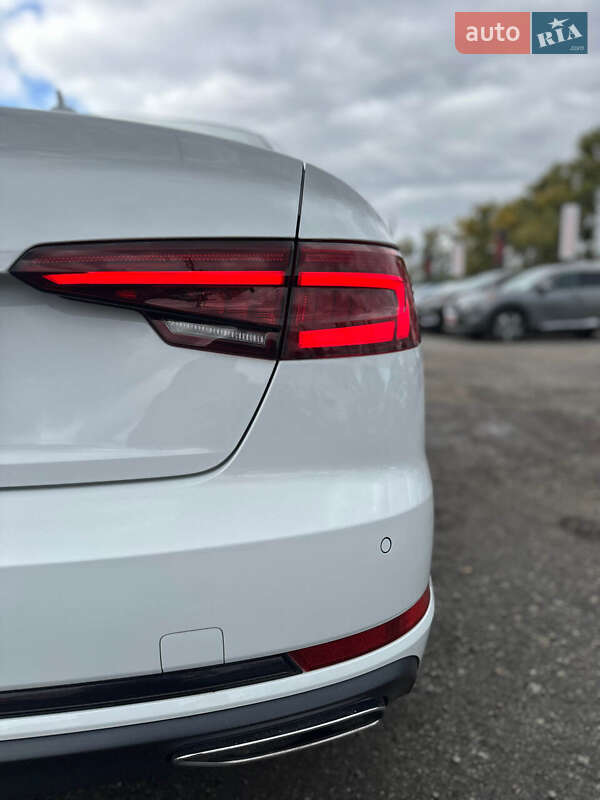 Седан Audi A4 2019 в Білогородці