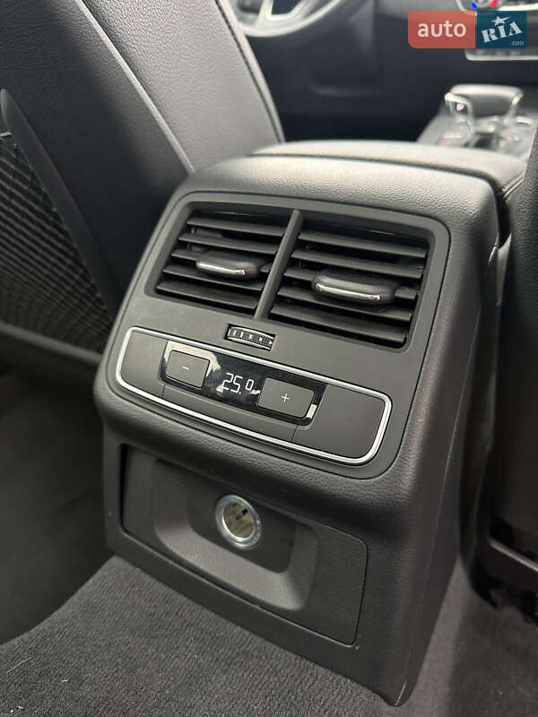 Седан Audi A4 2019 в Білогородці
