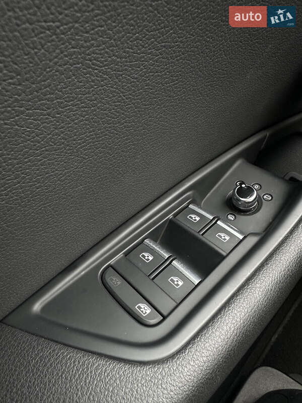 Седан Audi A4 2019 в Білогородці