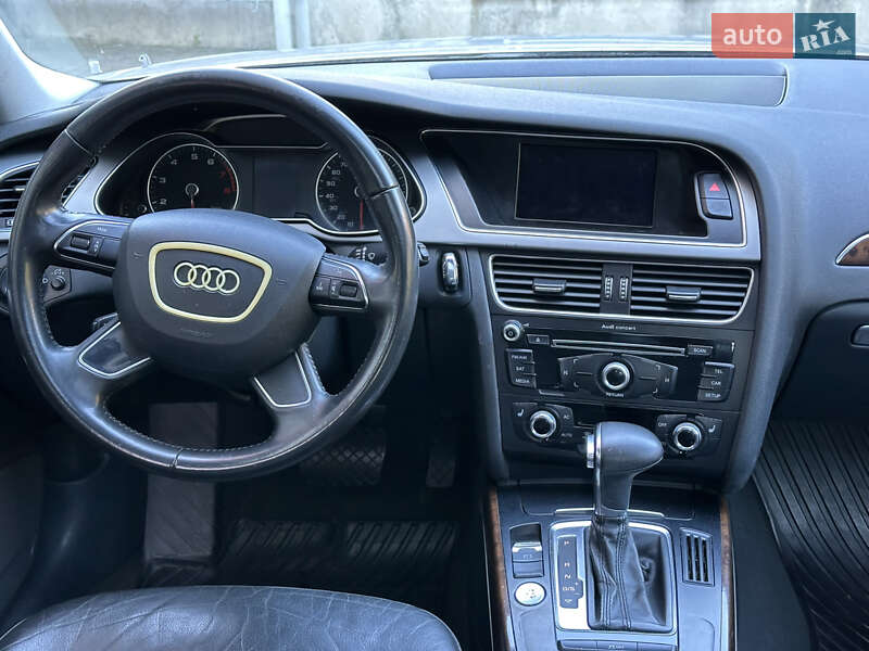 Седан Audi A4 2013 в Львове