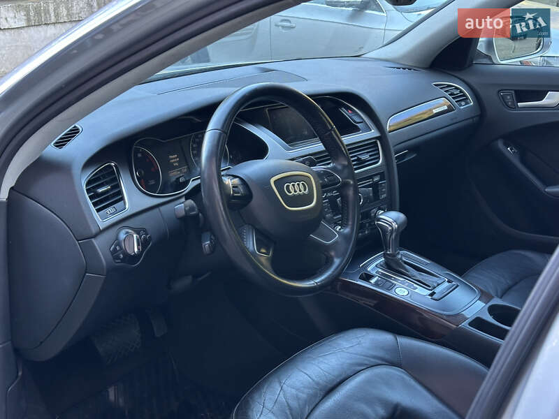 Седан Audi A4 2013 в Львове