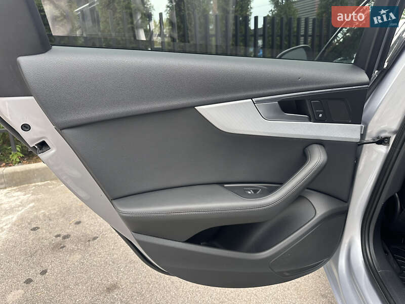 Седан Audi A4 2018 в Киеве