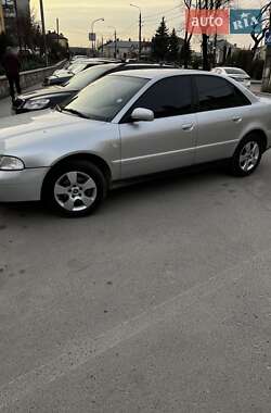 Седан Audi A4 2000 в Золочеве