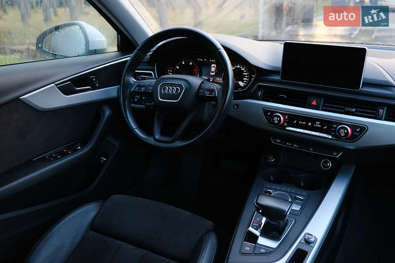 Седан Audi A4 2017 в Киеве