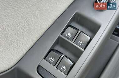 Седан Audi A4 2011 в  фото 15 Седан Audi A4 2011 в