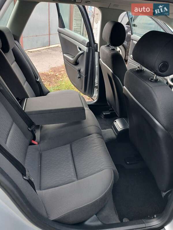 Универсал Audi A4 2006 в Хороле