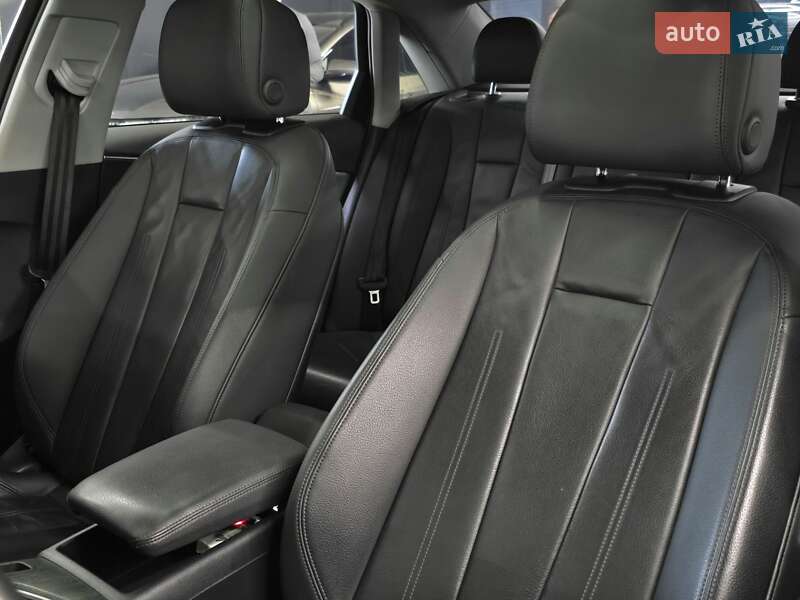 Седан Audi A4 2019 в Миколаєві