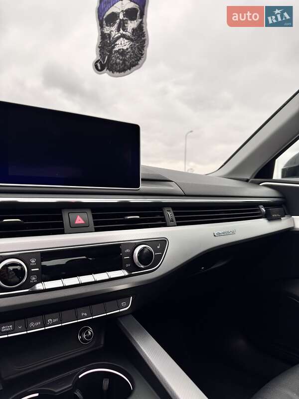 Седан Audi A4 2016 в Львове