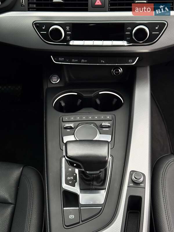 Седан Audi A4 2016 в Львове