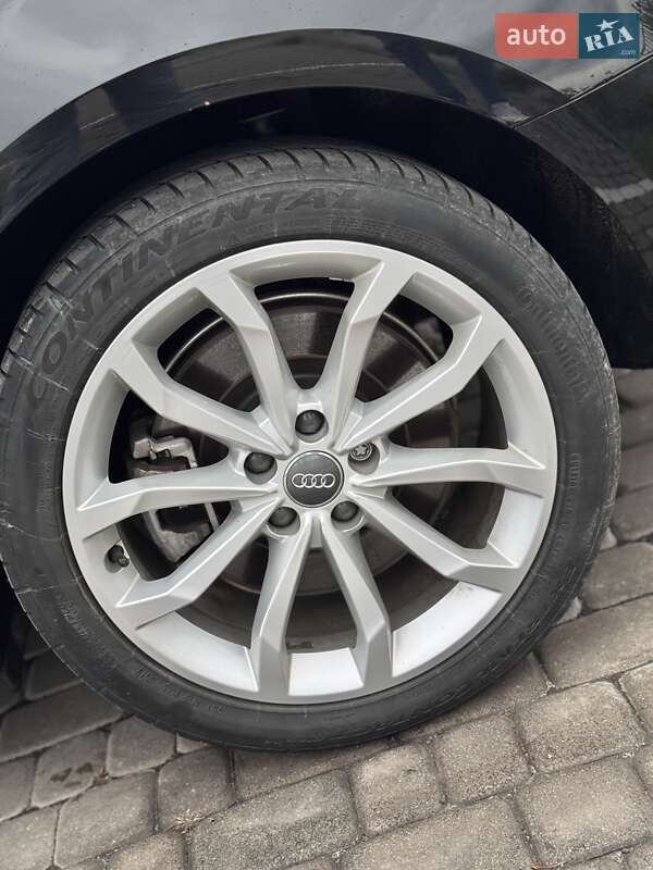 Седан Audi A4 2016 в Львове