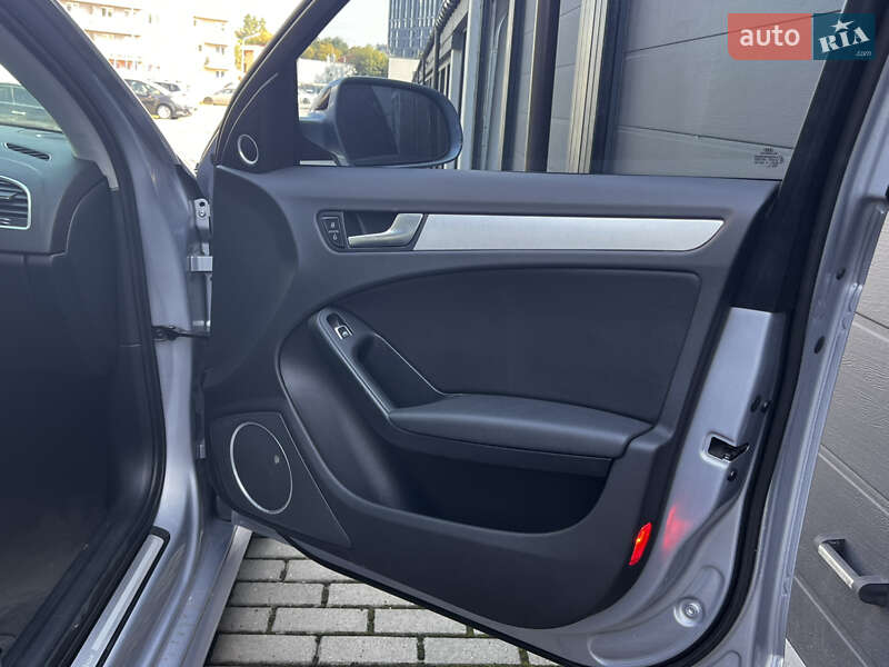 Седан Audi A4 2015 в Львові