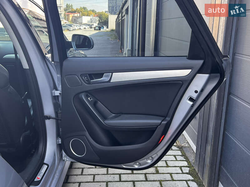 Седан Audi A4 2015 в Львові