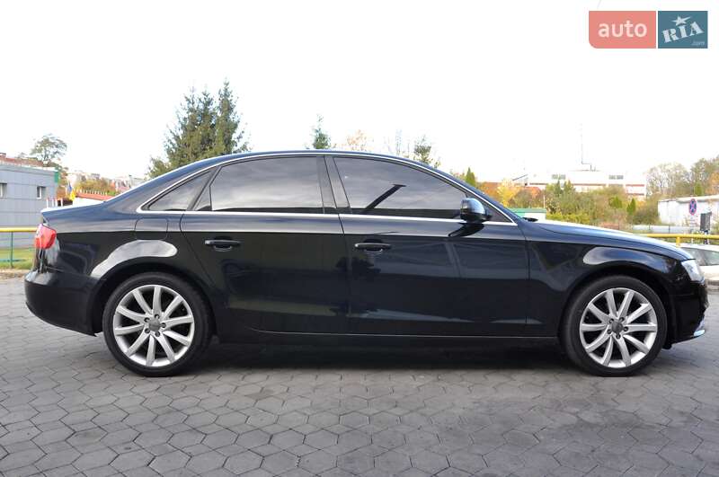 Седан Audi A4 2014 в Львові