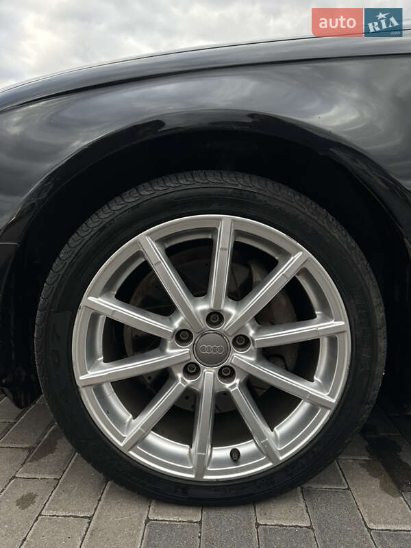 Седан Audi A4 2014 в Рівному