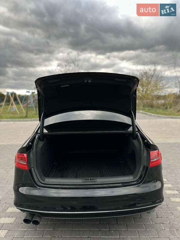 Седан Audi A4 2014 в Рівному