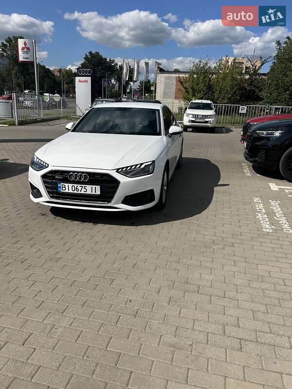 Седан Audi A4 2021 в Полтаві