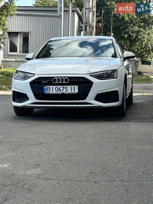 Седан Audi A4 2021 в Полтаві