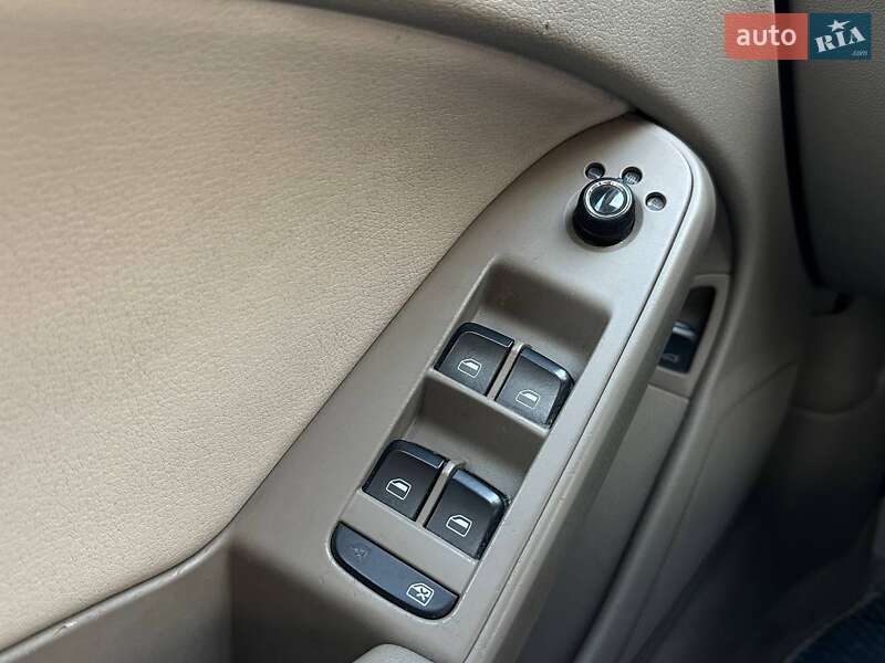 Седан Audi A4 2011 в Киеве