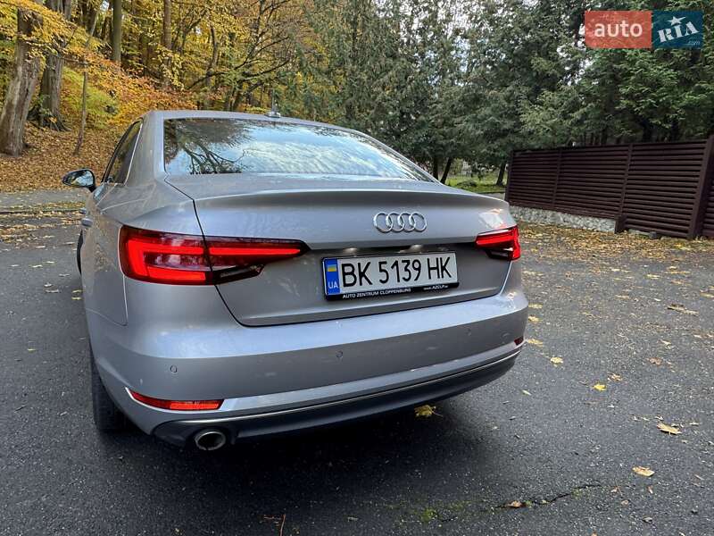 Седан Audi A4 2018 в Львове
