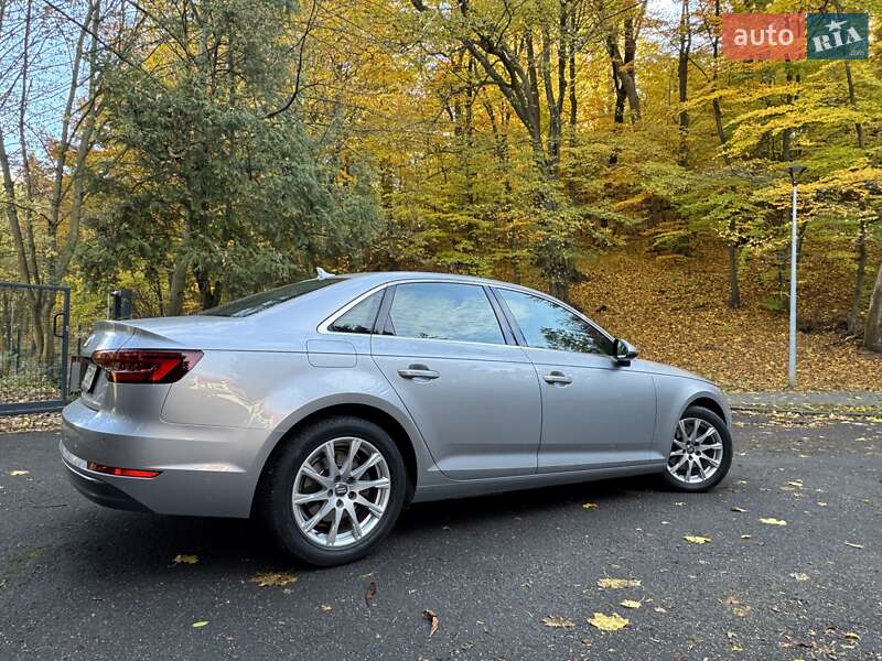 Седан Audi A4 2018 в Львове