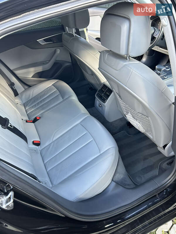 Седан Audi A4 2018 в Самборе