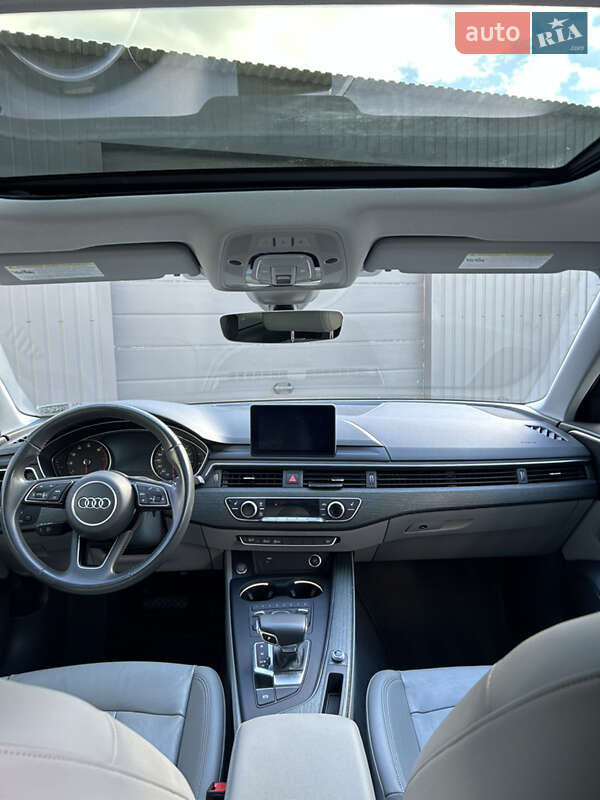 Седан Audi A4 2018 в Самборе