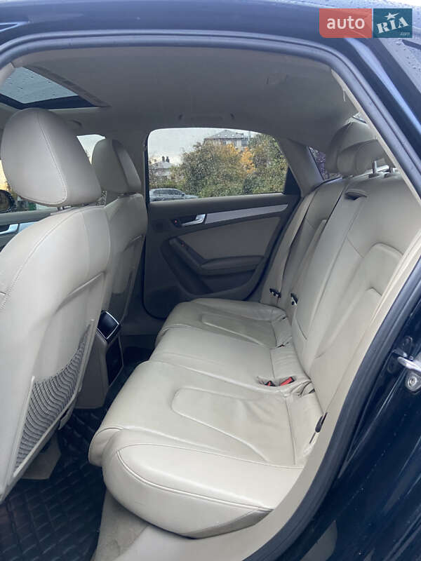 Седан Audi A4 2011 в Львові