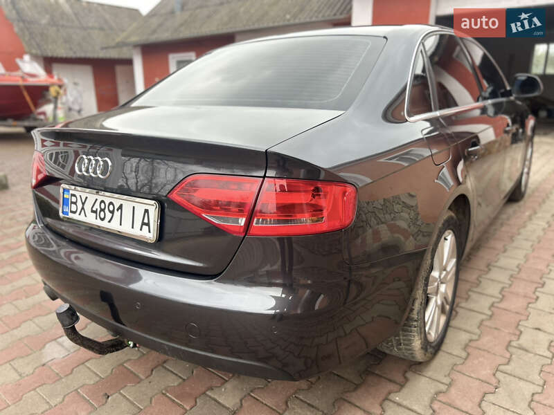 Седан Audi A4 2009 в Новой Ушице