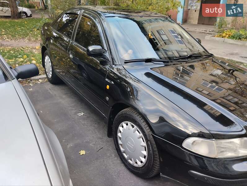 Седан Audi A4 1997 в Києві