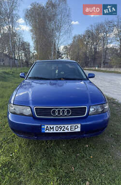 Седан Audi A4 1995 в Звягеле
