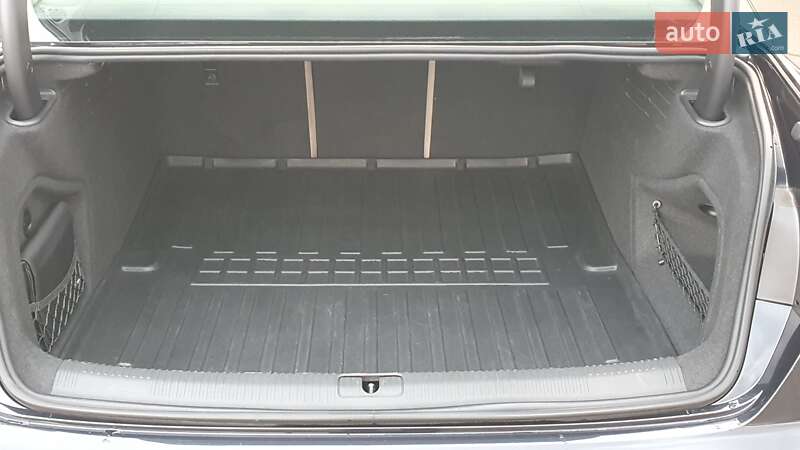 Седан Audi A4 2018 в Киеве