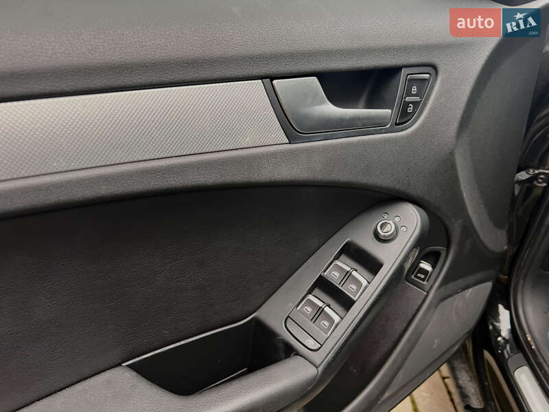 Седан Audi A4 2013 в Ровно