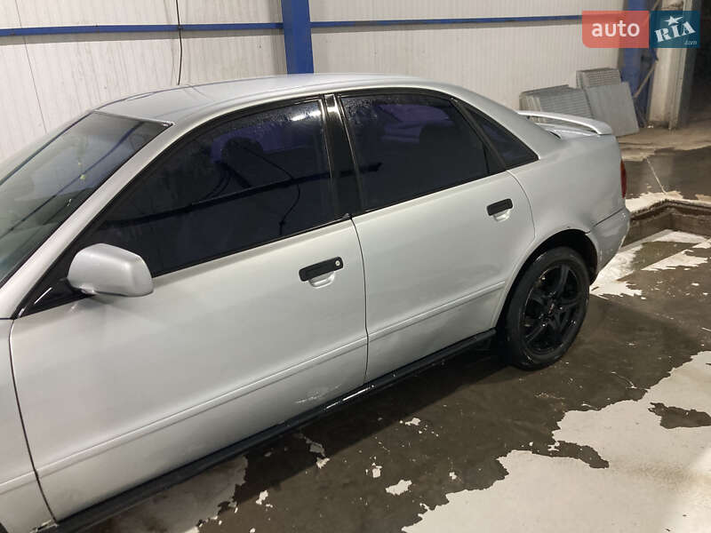 Седан Audi A4 1996 в Коломые