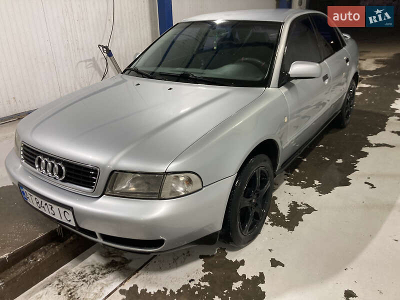 Седан Audi A4 1996 в Коломые