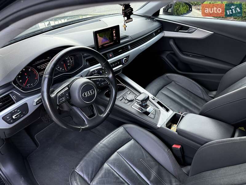 Седан Audi A4 2016 в Львове