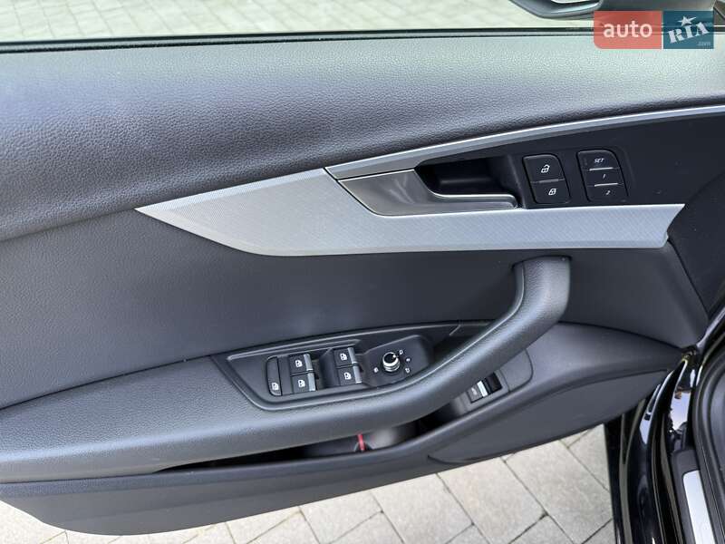 Седан Audi A4 2016 в Львове