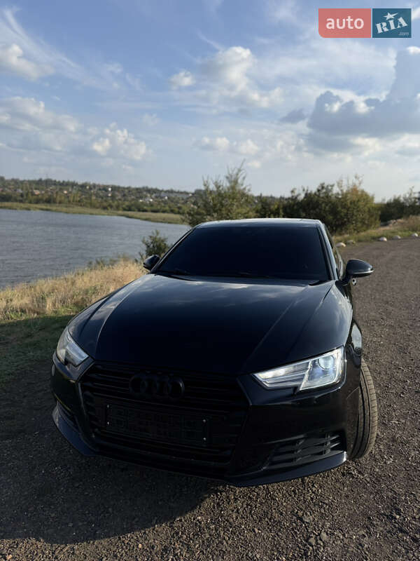 Седан Audi A4 2017 в Кривом Роге