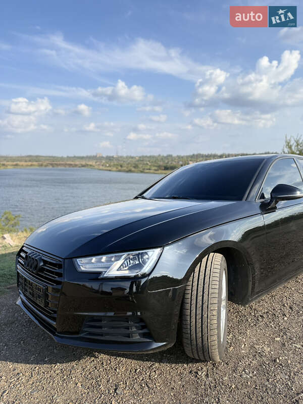 Седан Audi A4 2017 в Кривом Роге