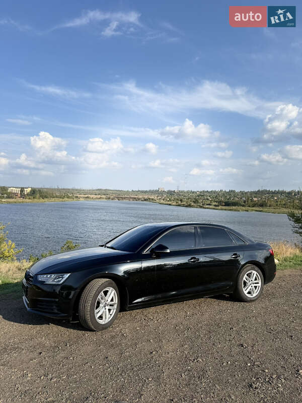 Седан Audi A4 2017 в Кривом Роге