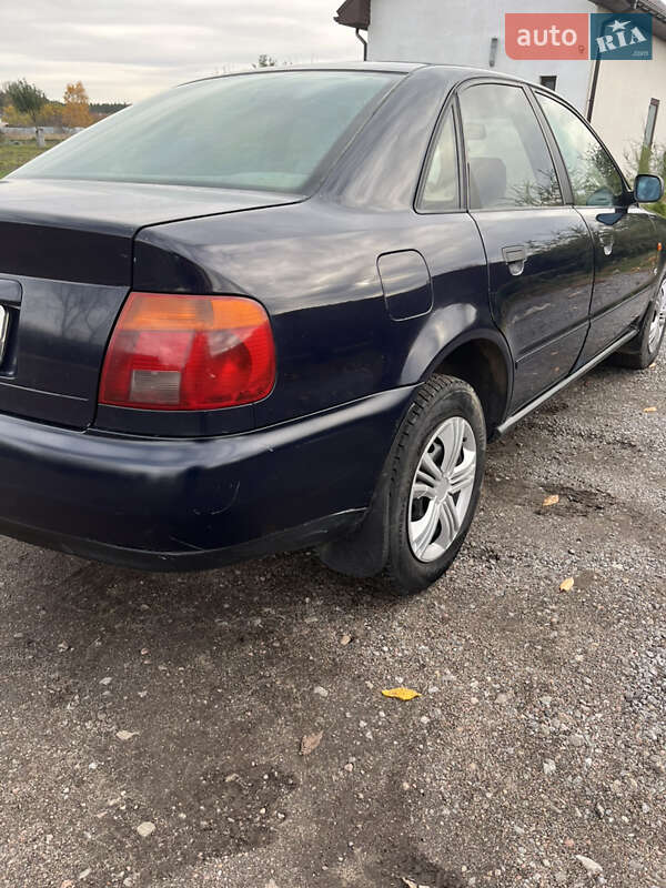 Седан Audi A4 1995 в Бердичеве