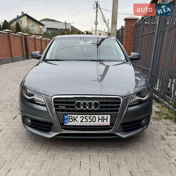 Седан Audi A4 2011 в Мукачевому