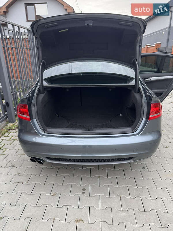 Седан Audi A4 2011 в Мукачевому