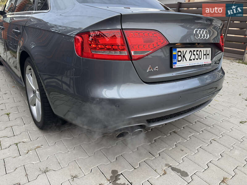 Седан Audi A4 2011 в Мукачевому