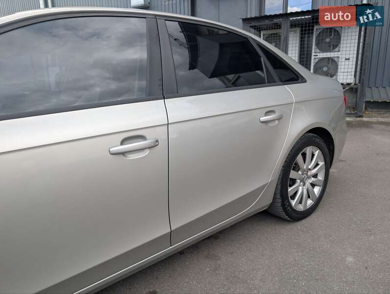 Седан Audi A4 2013 в Ивано-Франковске