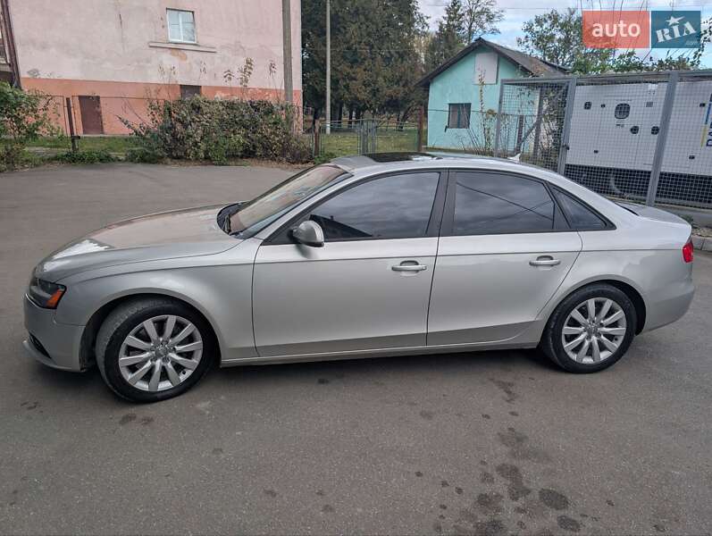 Седан Audi A4 2013 в Ивано-Франковске