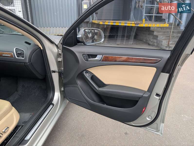 Седан Audi A4 2013 в Ивано-Франковске