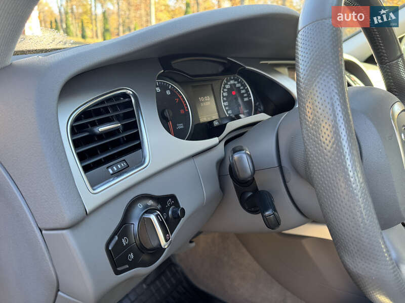 Седан Audi A4 2010 в Києві
