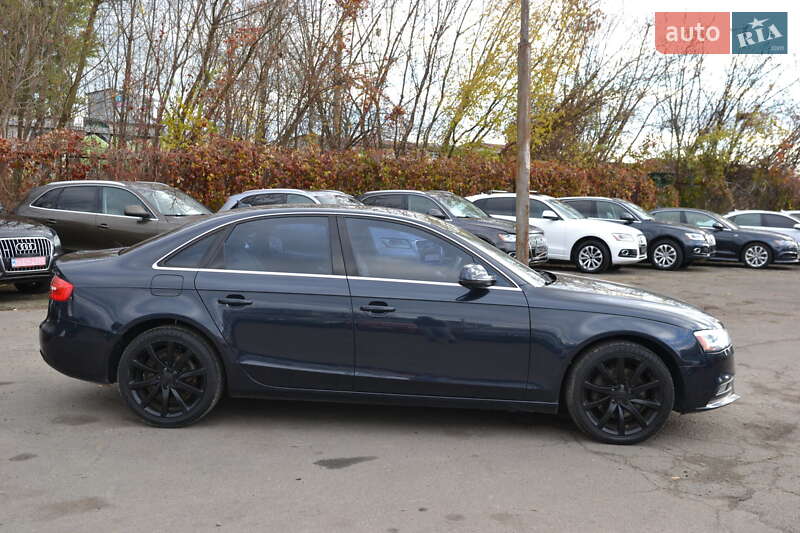 Седан Audi A4 2013 в Луцке