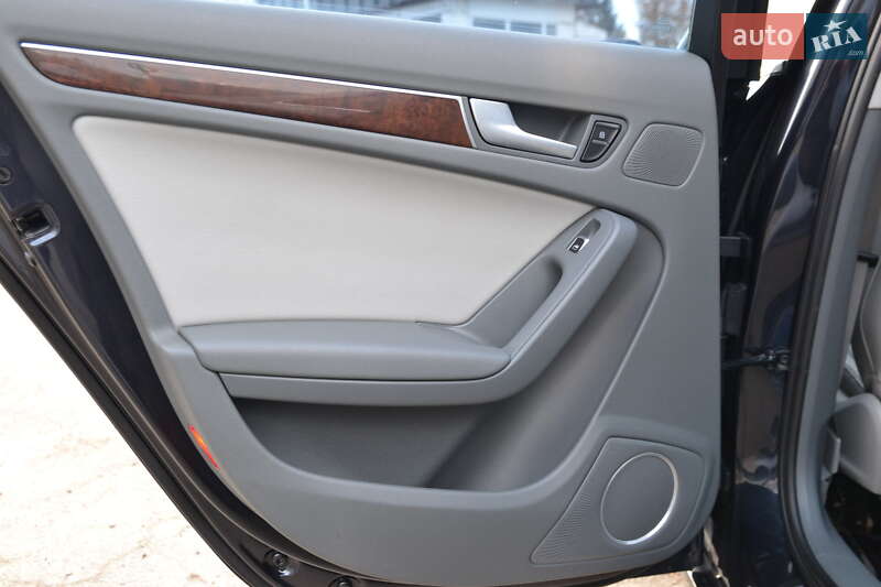 Седан Audi A4 2013 в Луцке