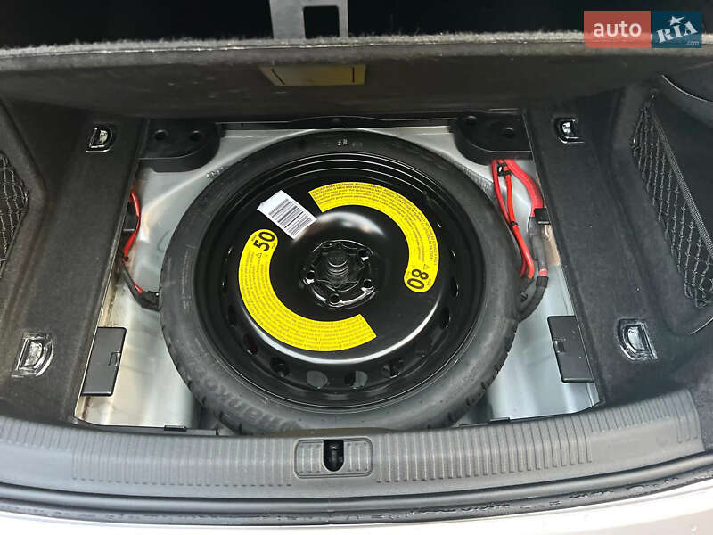 Седан Audi A4 2016 в Львові